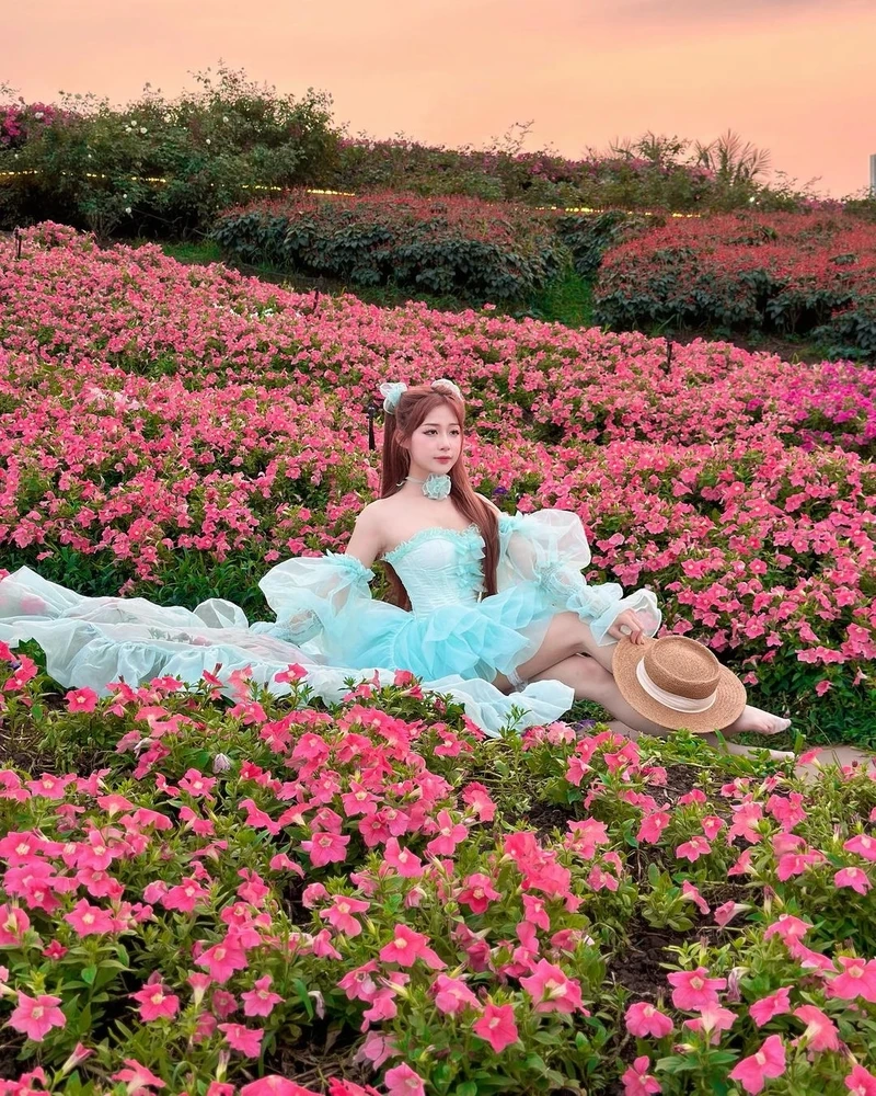 Ảnh gái Trung Quốc mặc sườn xám, mang lại vẻ đẹp truyền thống và duyên dáng