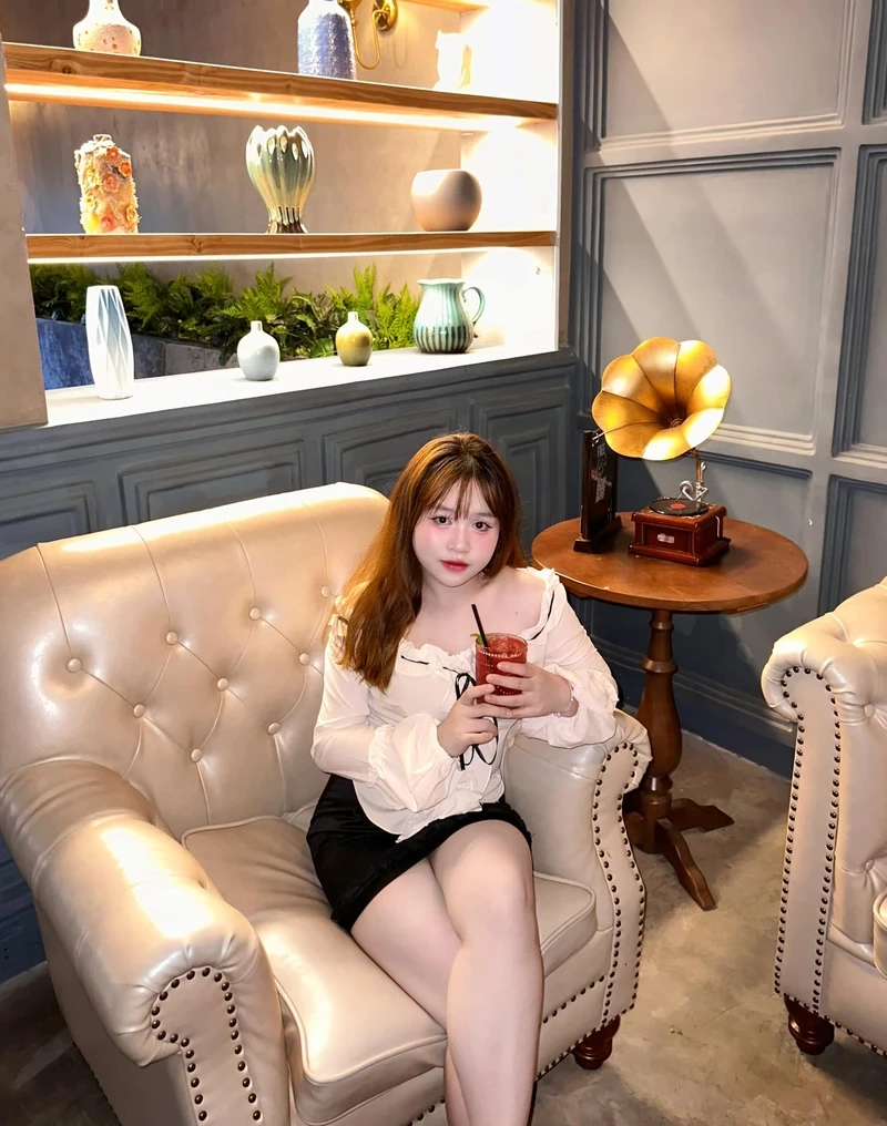 Ảnh gái SWAGLIVE chụp thể hiện nét đẹp tươi mới, dễ thương và thu hút