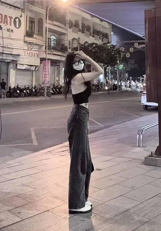 Gái xinh quyến rũ dạo phố thu hút với vẻ đẹp dịu dàng và thu hút