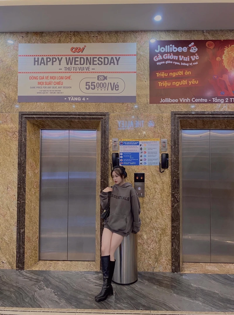 Cách chụp ảnh trước gương với người yêu thể hiện sự gắn bó