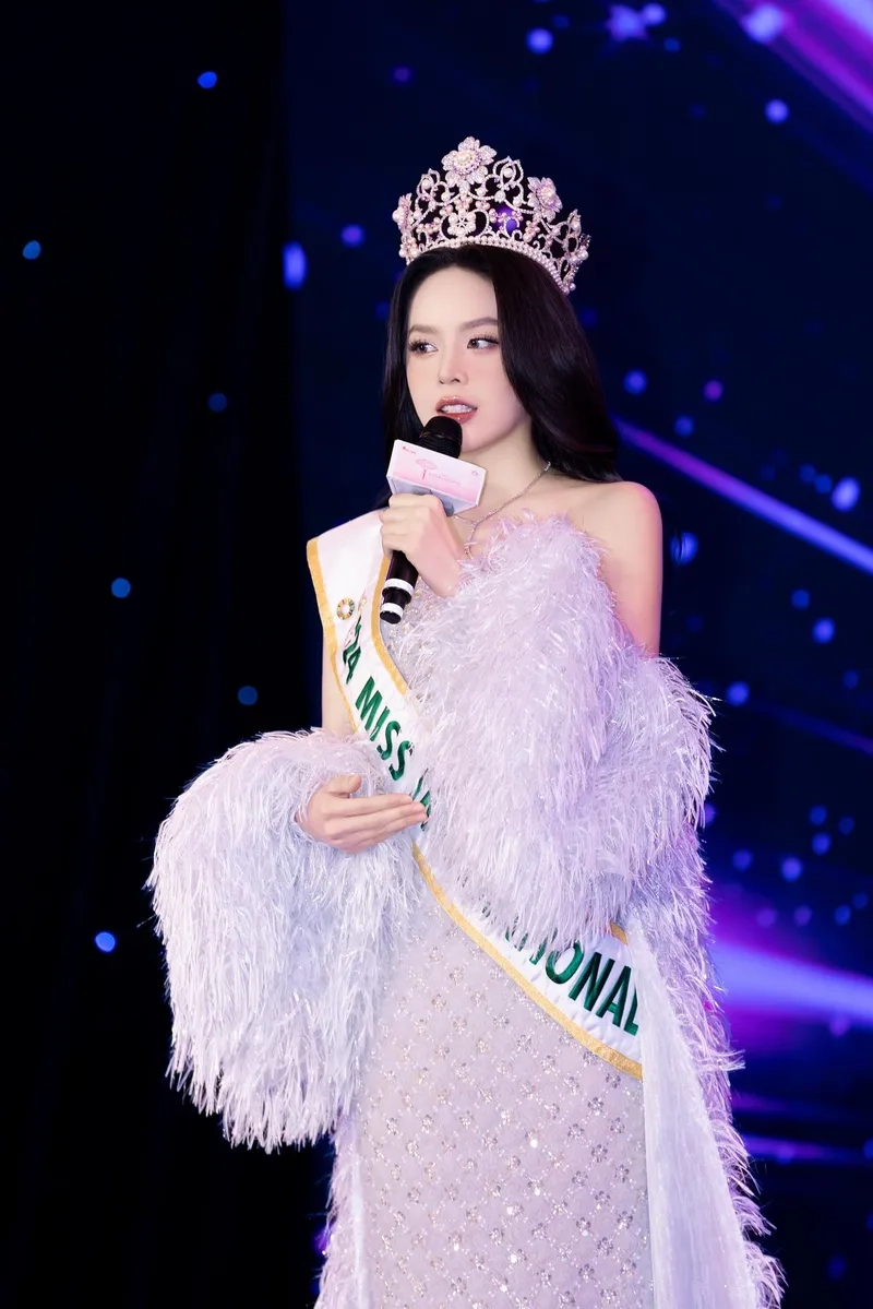 Thanh Thủy mặt mộc xinh tự nhiên