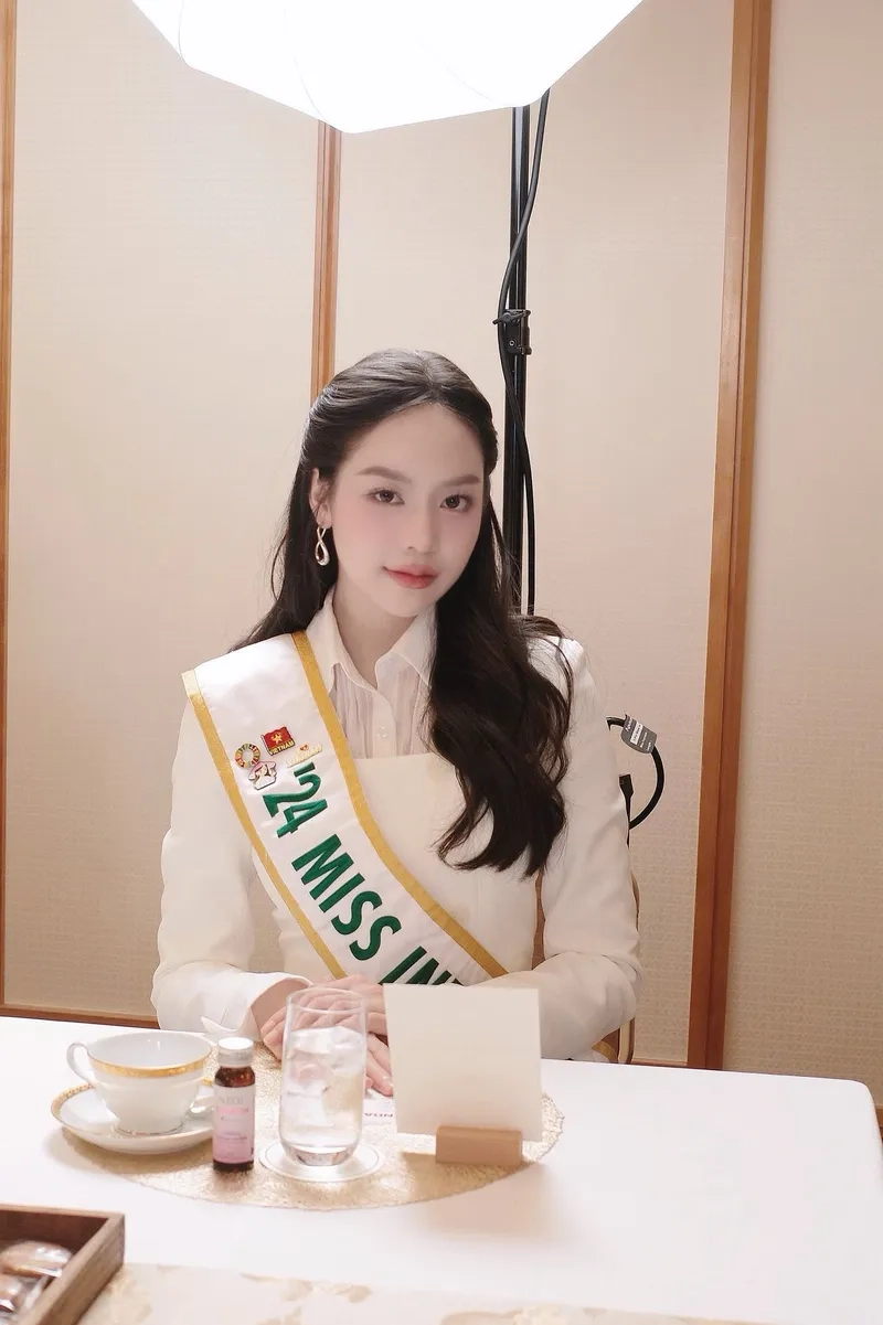 Thanh Thủy makeup tone Tây sang