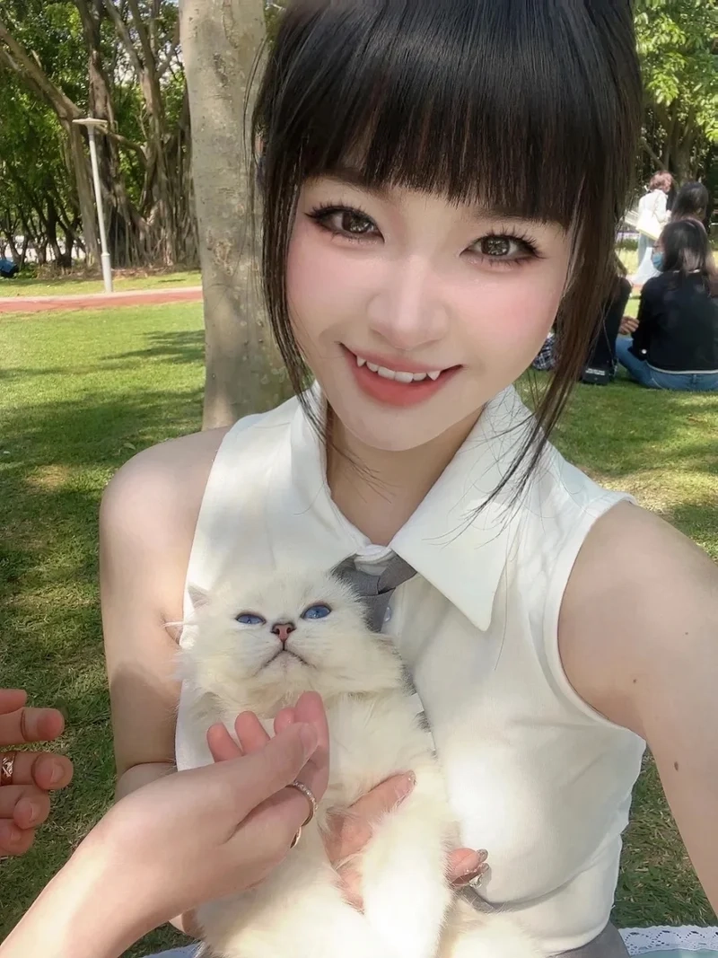 Vẻ xinh Gái răng khểnh ảnh đẹp tự nhiên