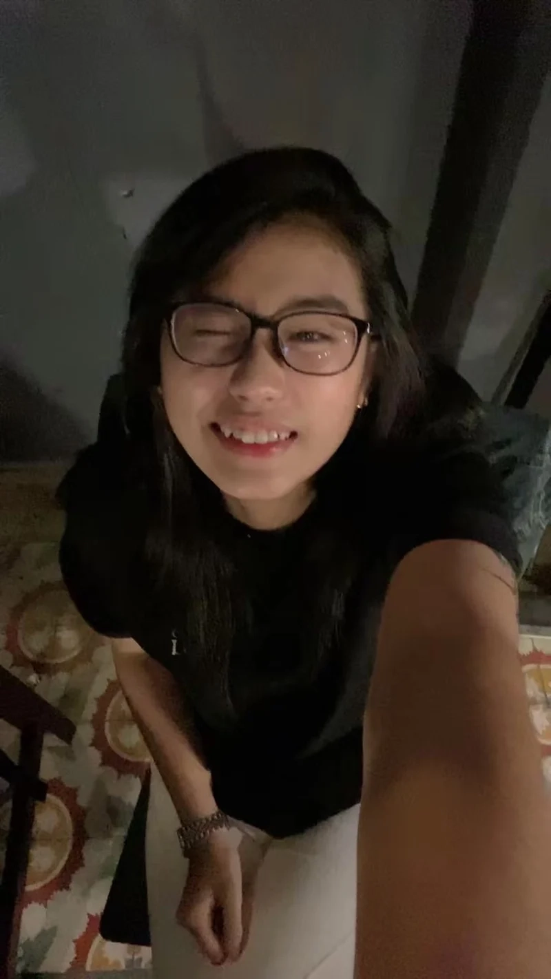 Gần gũi Gái răng khểnh Swaglive phong cách tự nhiên