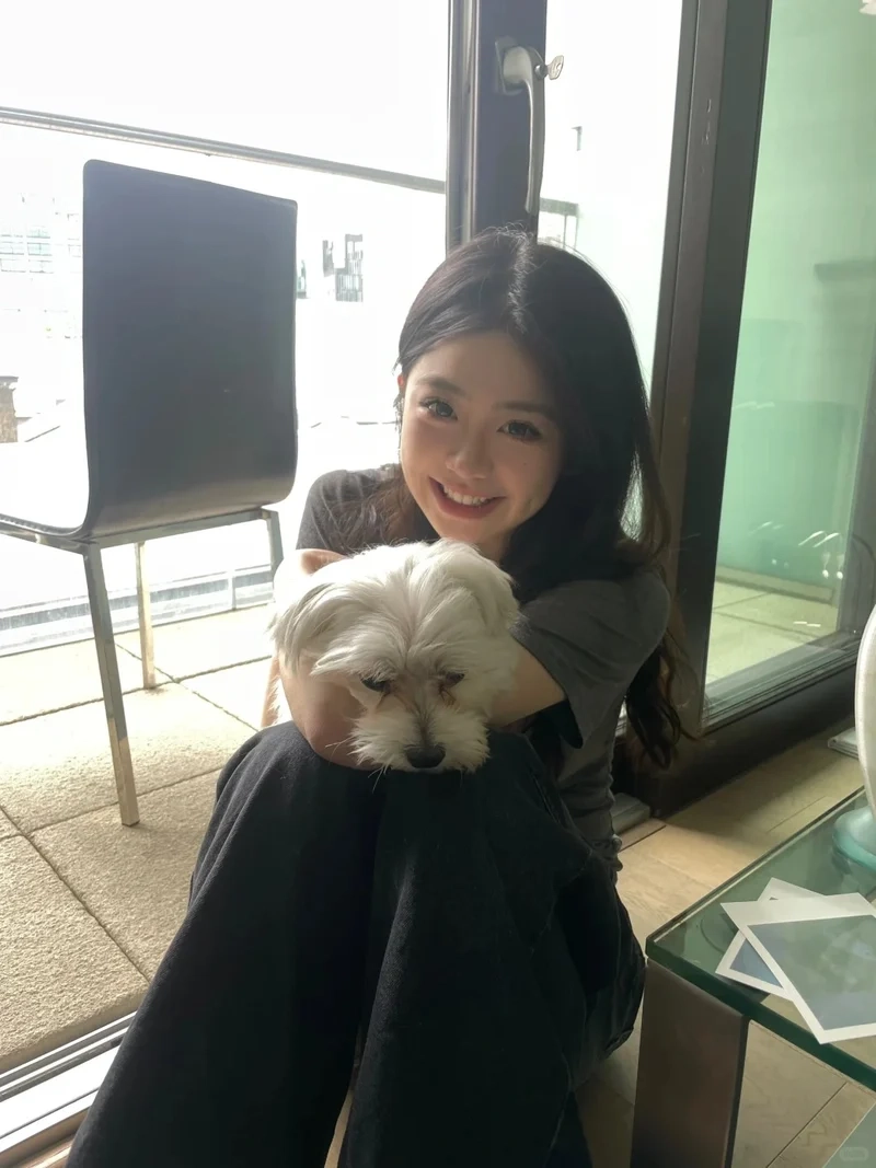 Vẻ đẹp mộc mạc của Swaglive Idol Gái má lúm phong cách tự nhiên