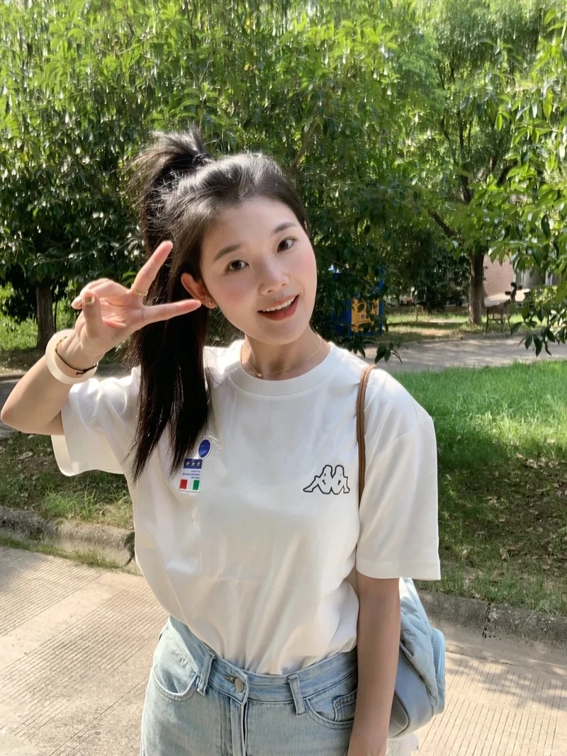 Theo dõi gái xinh buộc tóc instagram đang hot