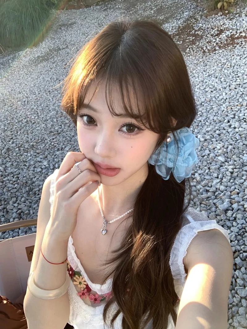 Ngắm ngay gái xinh buộc tóc trẻ trung cực xinh