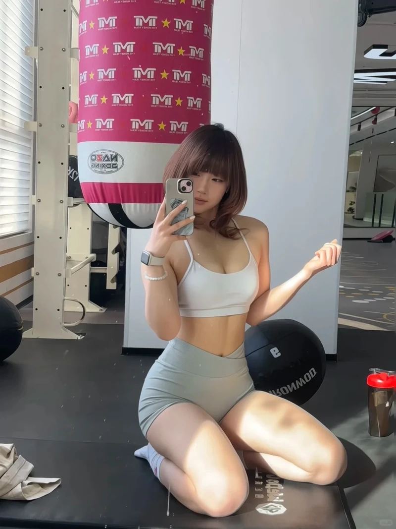 Đừng bỏ lỡ gái xinh chụp gương ngầu cực chất