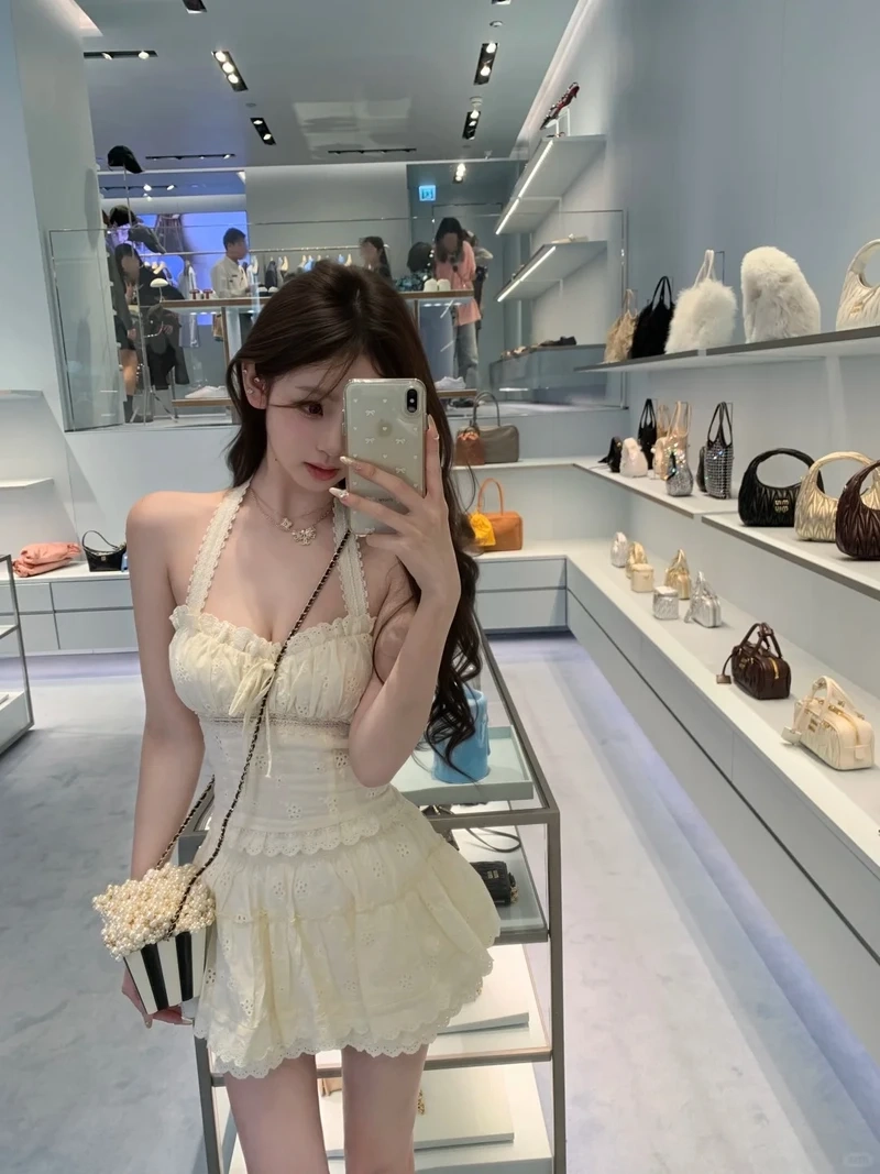Bộ ảnh gái xinh chụp gương thời trang hợp xu hướng