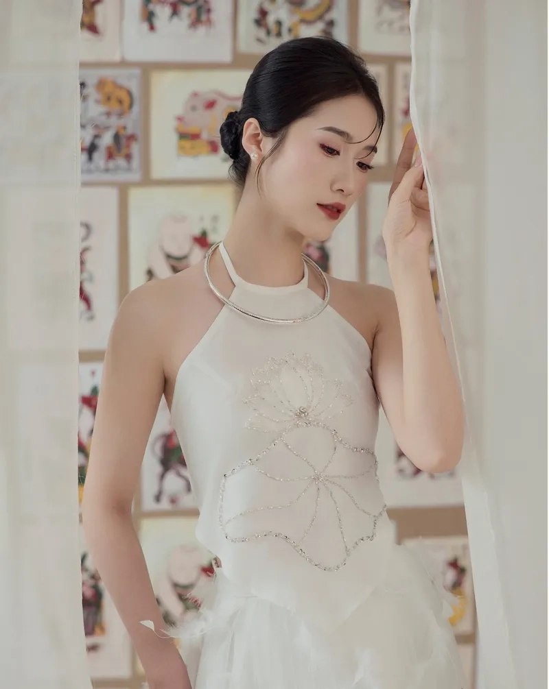 gái xinh yếm hiện đại phối cùng chân váy