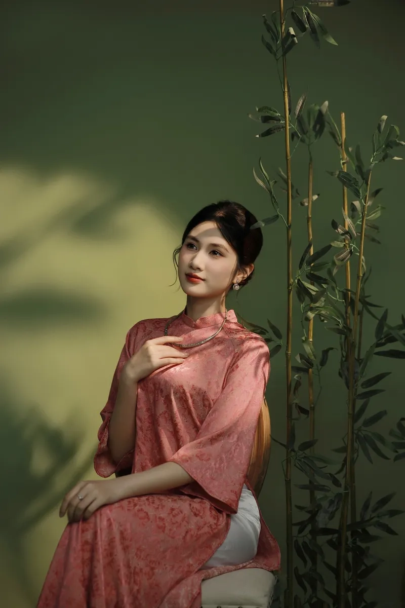 Gái xinh Hà Nội sinh viên tại cổng trường
